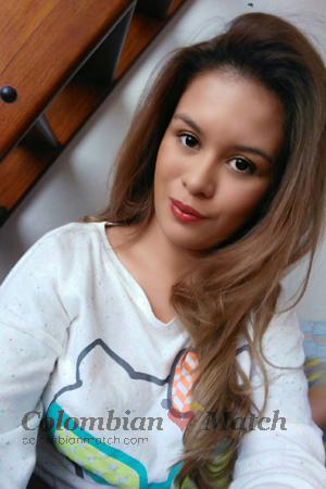 171719 - Laura Age: 30 - Colombia