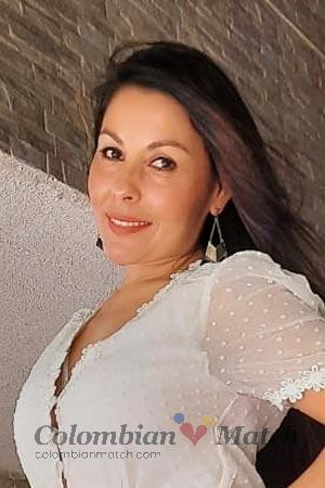 200541 - Isabel Age: 44 - Colombia