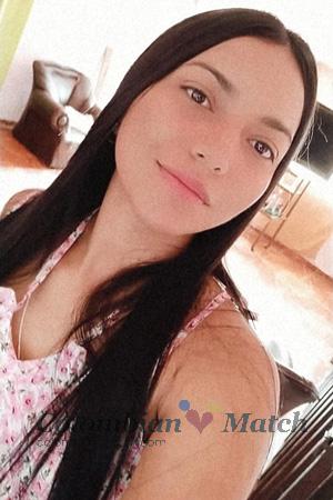 205374 - Estefany Age: 29 - Colombia